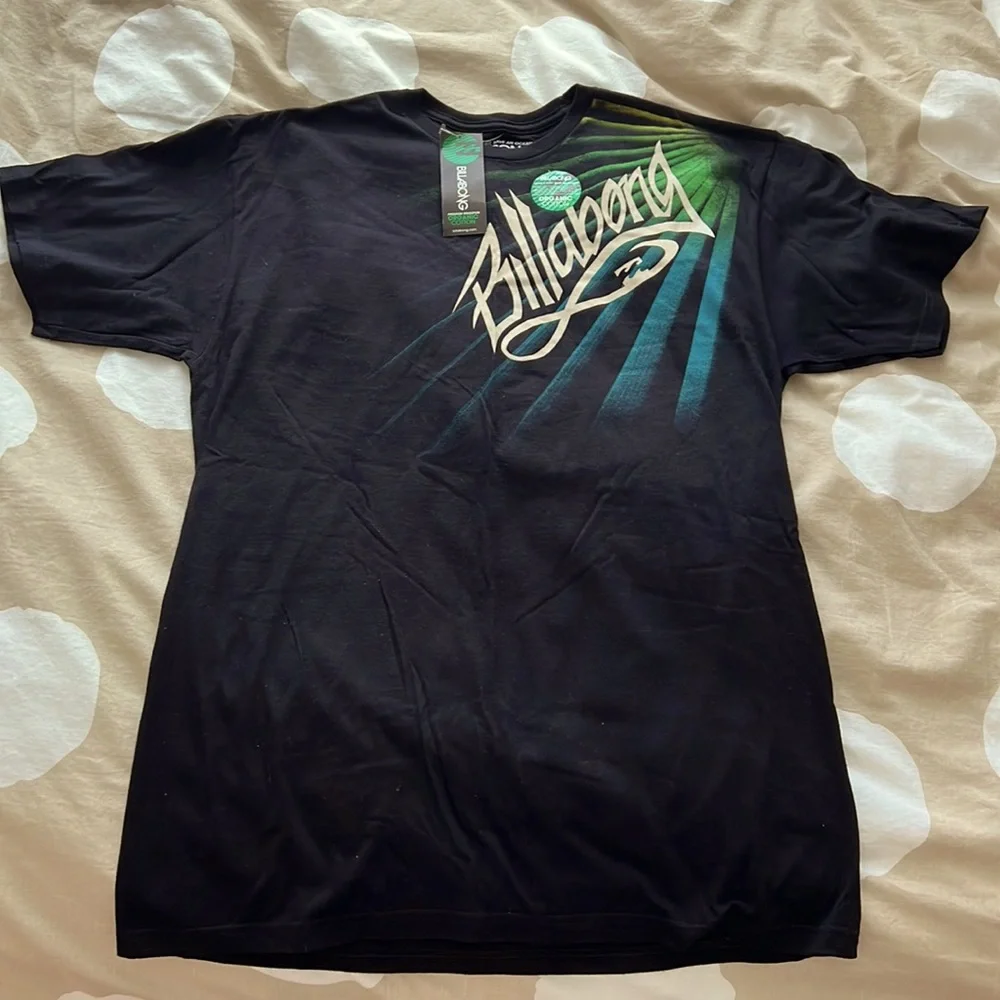 New with tags Billabong T shirt - Picture 1 of 4